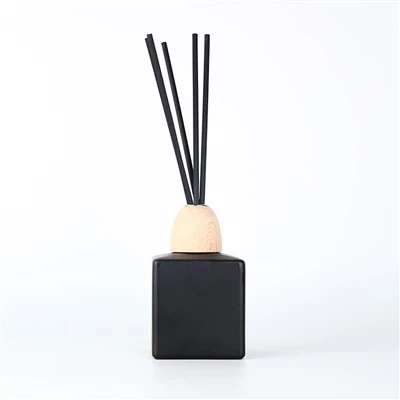 Črne stekleničke z difuzorjem