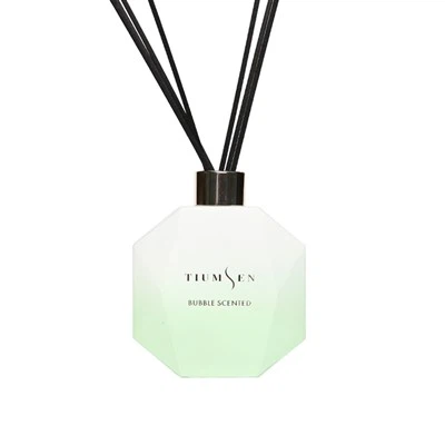 Steklenička z difuzorjem in palčke